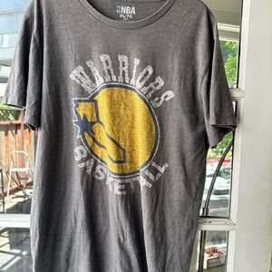NBA Warriors Gray and Yellow‎ Short Sleeve Tee